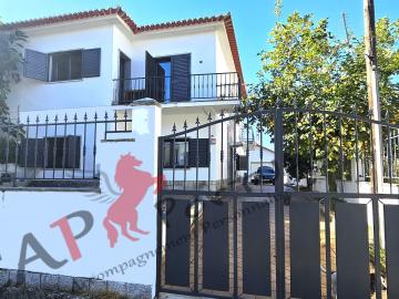 CAPPORTUGAL - 470 000 € - Villa de 4 chambres d’une superficie brute de 292 m² dans le quartier privilégié de la ville de Beja,
